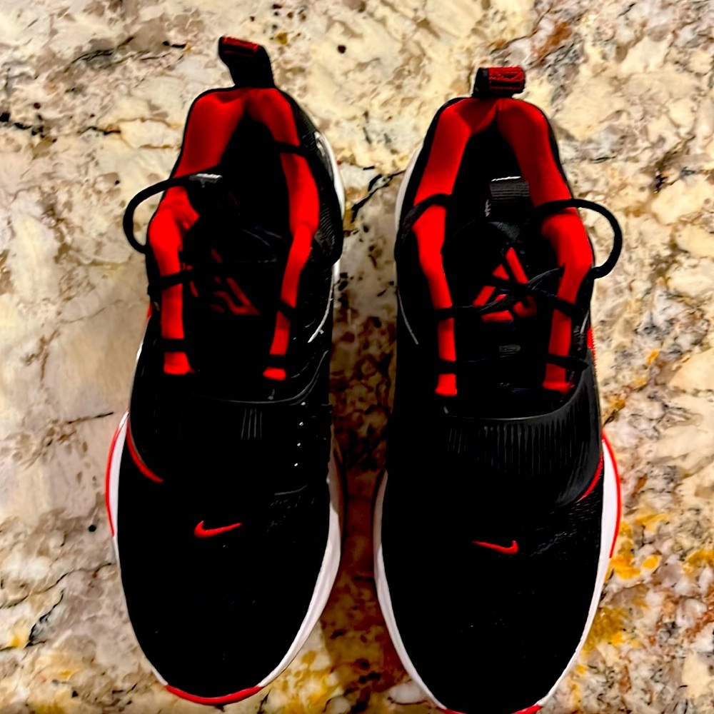 Nike freak men’s basketball shoes, size 9